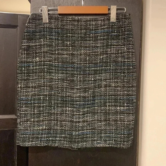 Ann  Taylor skirt 4P - Picture 1 of 7